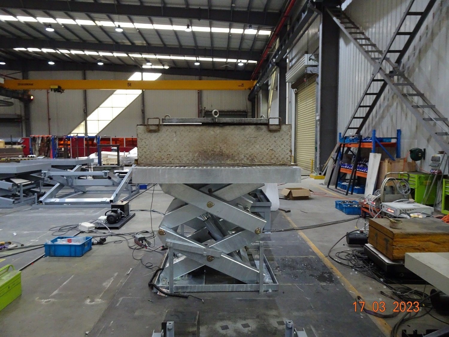 M1-010125-D2 Ce Hydraulic Mini Scissor Lift with Handrail Running Mode Stationary