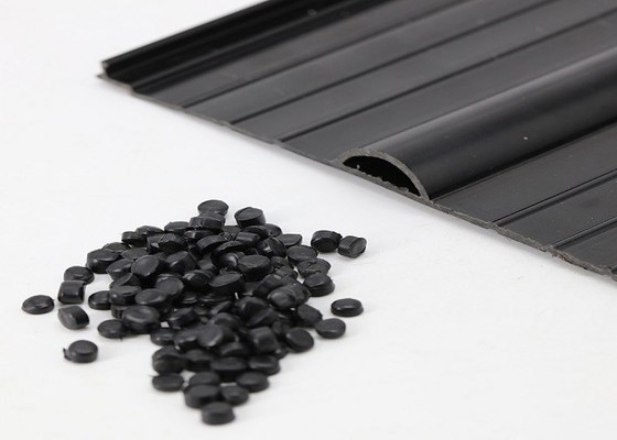 Quality 1.6g/cm3 White PVC Plastic Granules Extruded Product factory